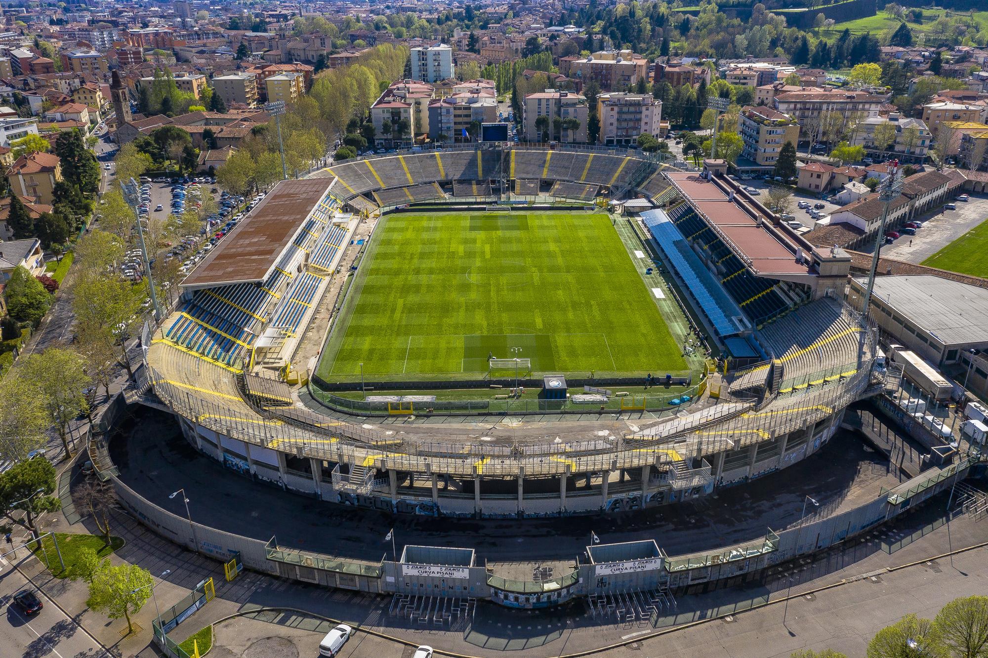 Atalanta's Stadium went through many name changes and renovations in its history. This is how it looked before the last restructuring and before it became known as Gewiss Stadium