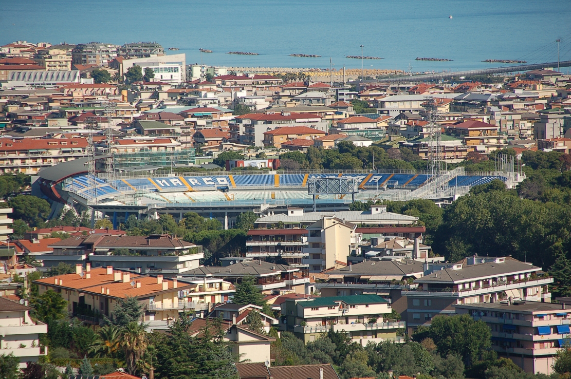 The Stadio Adriatico is nested in the city center of Pescara, not far from the sea from which it takes its name (Photo: Wikipedia user Ra Boe via CC BY-SA 3.0)