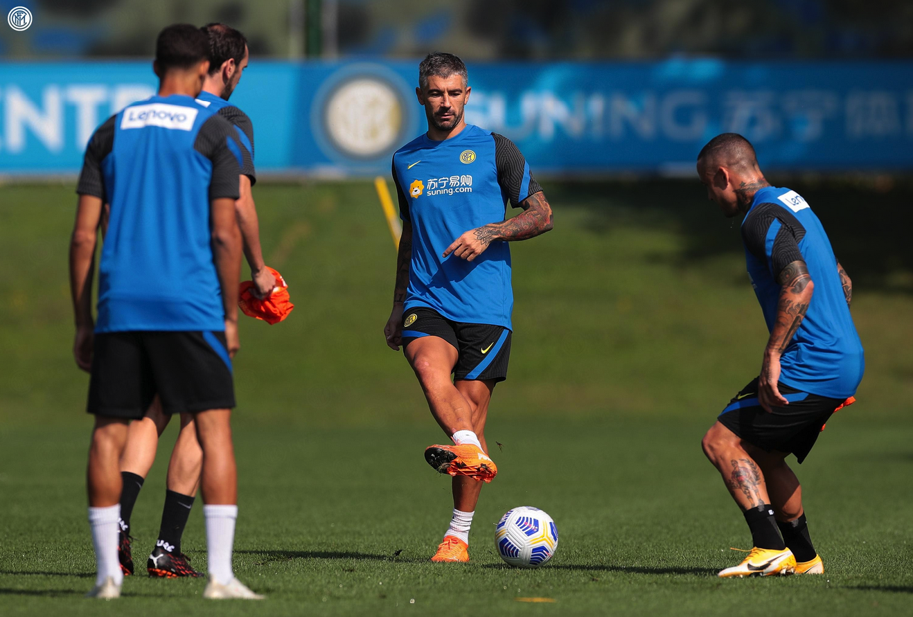 Aleksandar Kolarov completed a move from Roma to Inter in this Serie A transfer market session and has already been joining his new Nerazzurri teammates