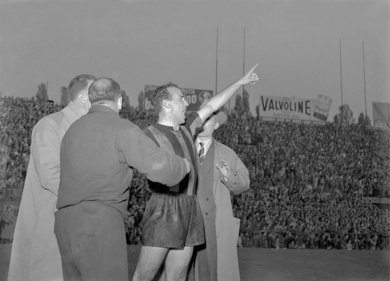 Amedeo Amadei celebrating at full time after scoring a hat trick in that incredible Inter - Milan derby from November 6, 1949