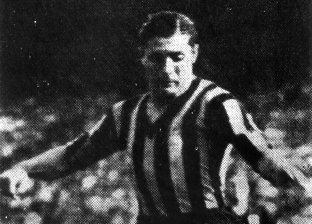 The match between Inter and Genoa from July 15, 1930 was a battle worth a Scudetto which ended 3-3 despite a hat trick scored by Giuseppe Meazza