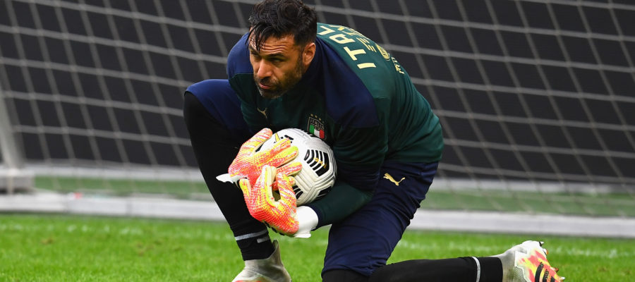 While it’s not yet sure who their starting goalkeeper will be, Napoli have found their next back-up in veteran Salvatore Sirigu.