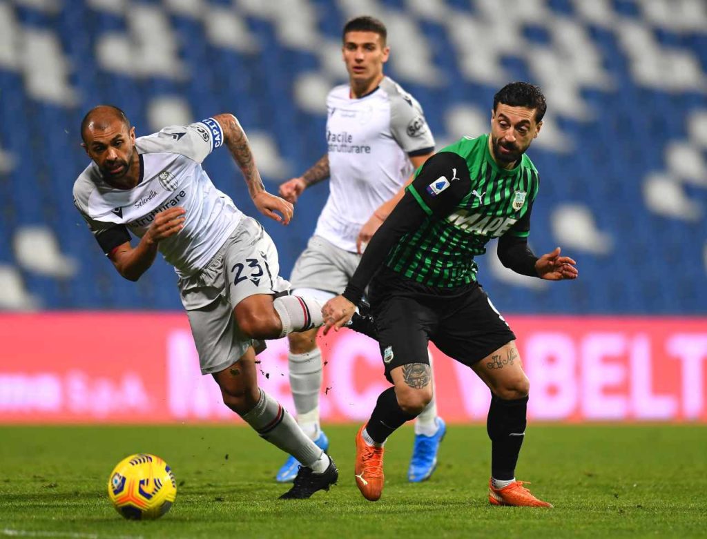 The regional derby of Emilia Romagna saw Bologna conquering one golden point as they survived against Sassuolo despite playing 60 minutes with one-man less