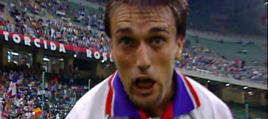 On August 25, 1996, Gabriel Batistuta of Fiorentina celebrated his winning goal against Milan by shouting to the whole world his love for his wife Irina