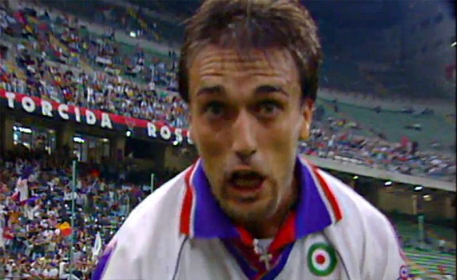 On August 25, 1996, Gabriel Batistuta of Fiorentina celebrated his winning goal against Milan by shouting to the whole world his love for his wife Irina