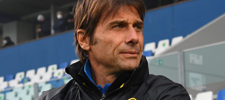 Antonio Conte has built a legacy of success on the back of his trademark 3-5-2 tactic. Why haven't teams been able to properly react to his methods?