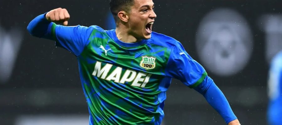 Giacomo Raspadori has played at the tip of the Sassuolo 4-2-3-1 lineup where his movement and technical ability has caused headaches throughout the league