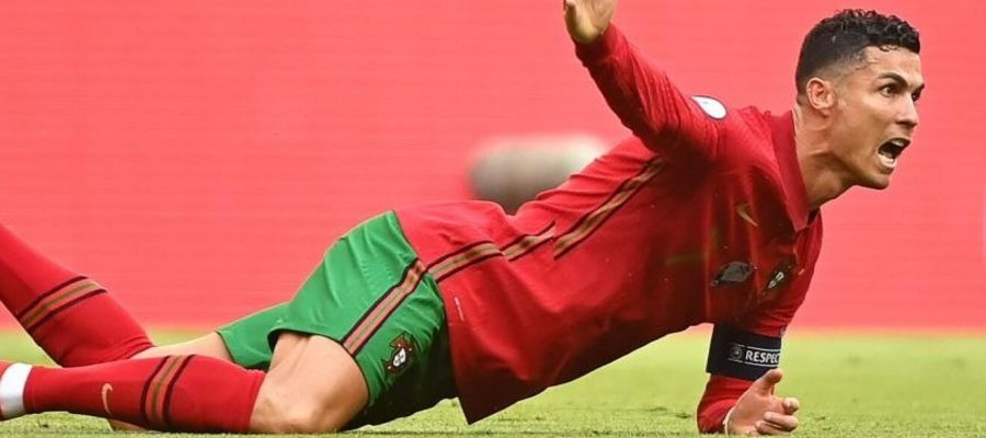 Cristiano Ronaldo Agent Puts Pressure on Juventus over New Deal