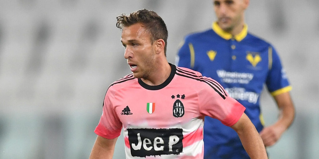 Juventus and Valencia are in talks to set up a loan move for Arthur, but the deal is far from reaching its homestretch just yet.