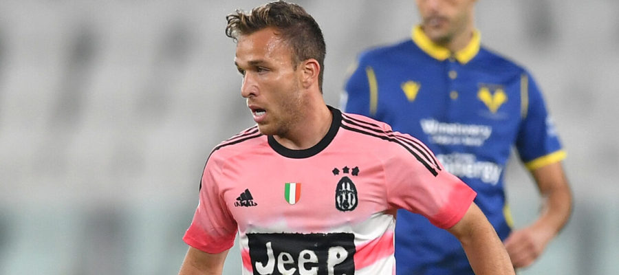 Juventus and Valencia are in talks to set up a loan move for Arthur, but the deal is far from reaching its homestretch just yet.