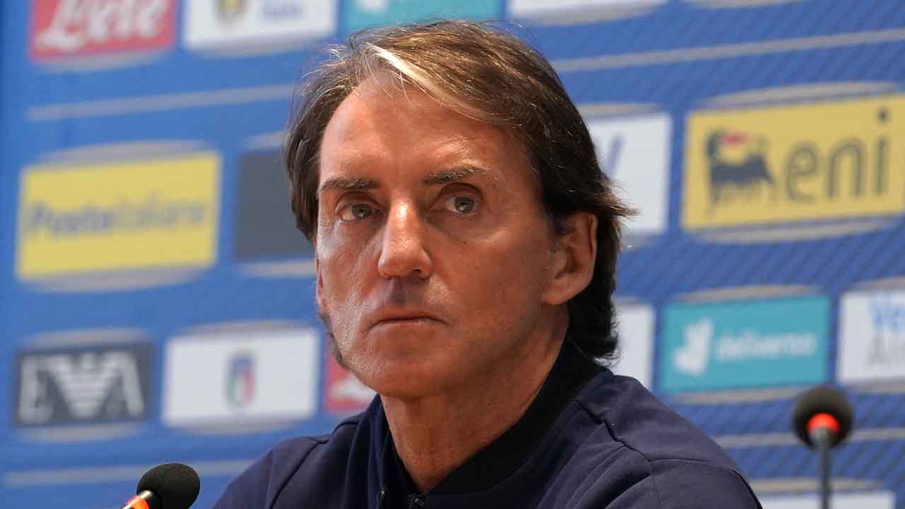 Despite a long-term contract, the future of Roberto Mancini will be at stake in the World Cup playoffs. The coach will seriously mull over stepping down.
