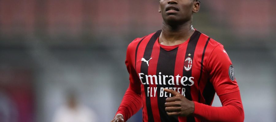 Rafael Leao Hails Milan Fans after Lazio Win