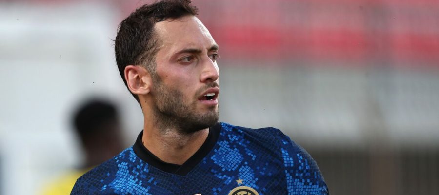Calhanoglu once donned the red and black colors, but now a favorite among the Nerazzurri faithul, and playing a key role in eliminating Milan from the UCL.