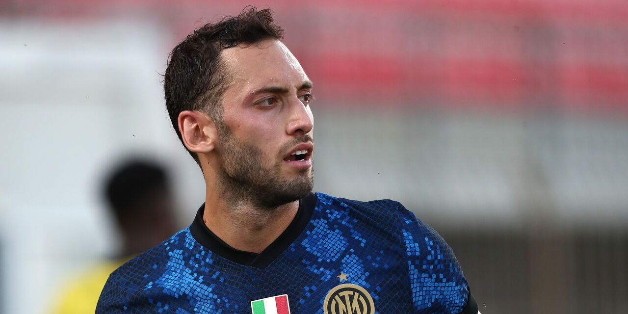 Calhanoglu once donned the red and black colors, but now a favorite among the Nerazzurri faithul, and playing a key role in eliminating Milan from the UCL.