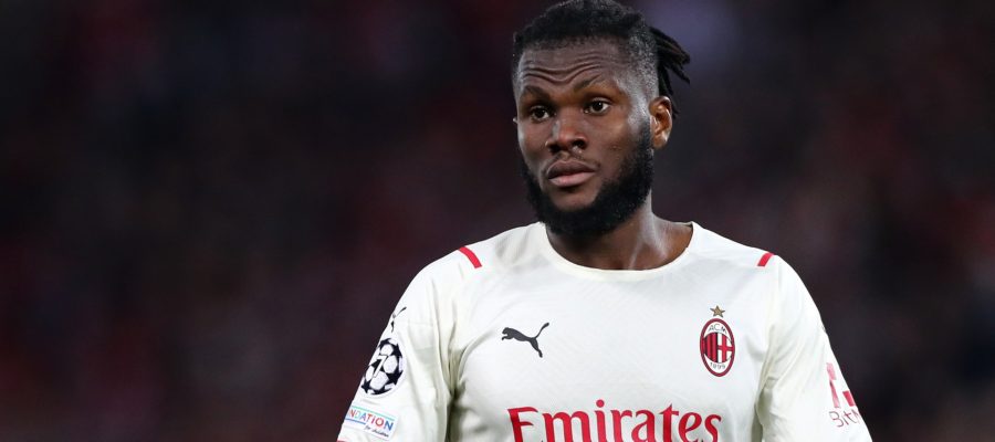 The Milan faithful have not taken kindly the news that Franck Kessié is joining Barcelona. The San Siro crowd loudly booed him against Bologna.