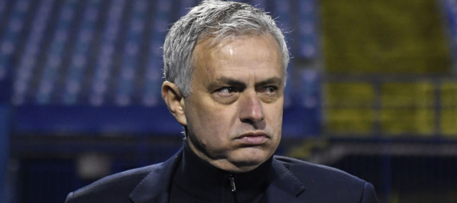 José Mourinho will have very few men at his disposal against Verona. On top of the suspension and previous injuries, Roma announced four COVID-19 cases.