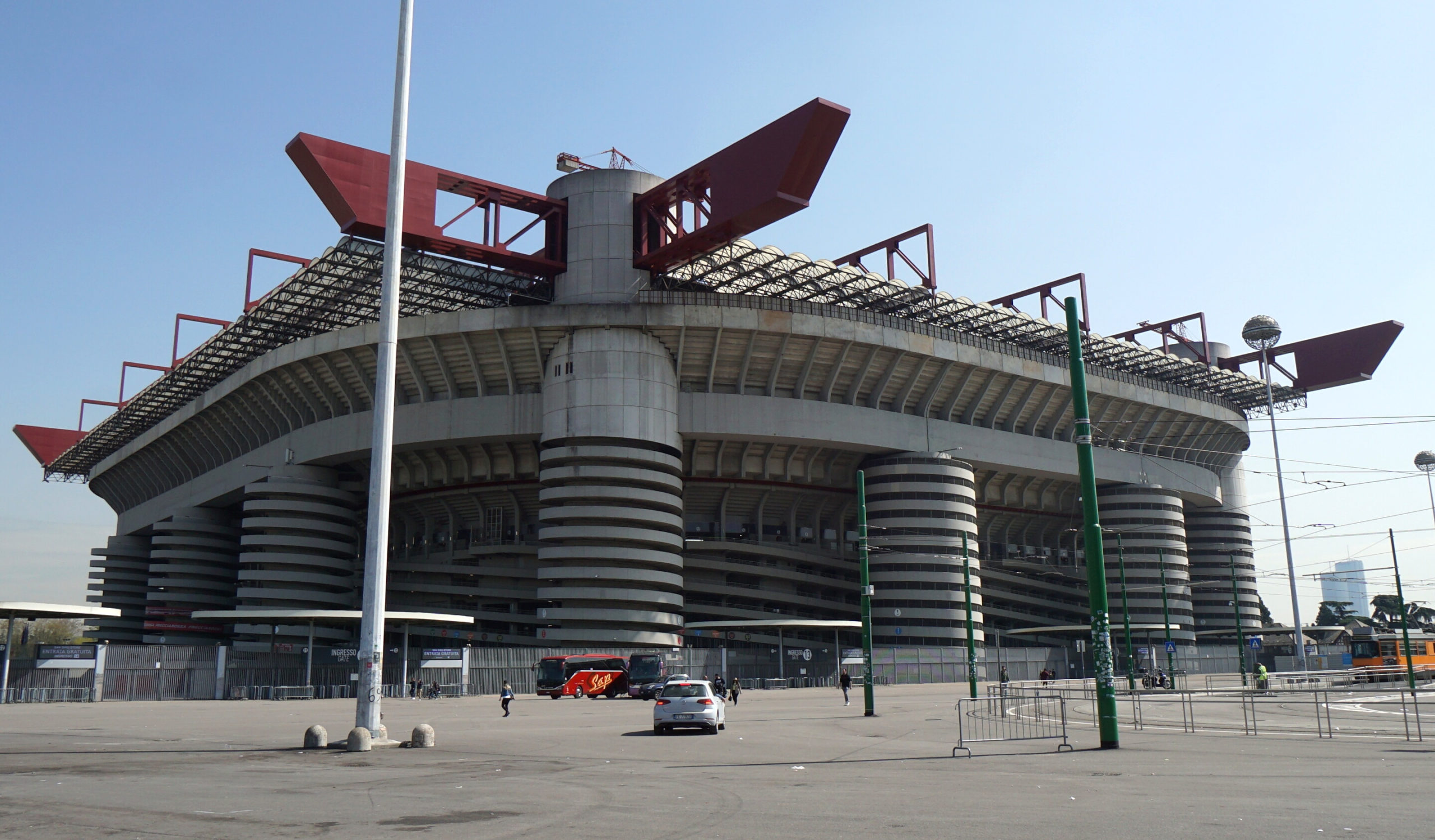 Even though Inter and Milan are carrying out separate projects to build new solo stadiums, the one in the San Siro area hasn’t been abandoned yet.
