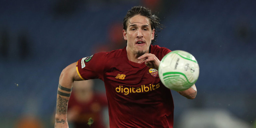 Juventus already pursued Nicolò Zaniolo in the past, and they plan to do it again next summer. After signing Manuel Locatelli, the Bianconeri plot to bring in more Italian talents. They are eyeing also Gianluca Scamacca and Davide Frattesi on top of the Roma attacker.