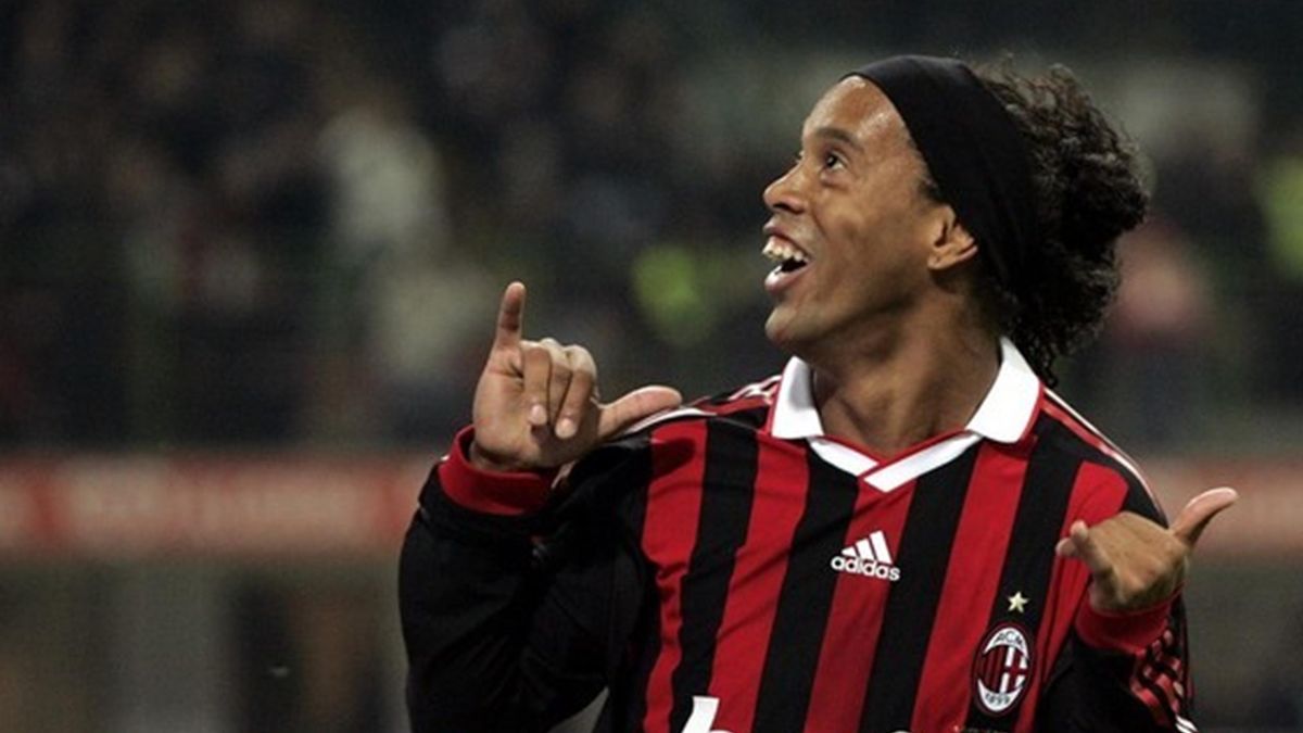 The goal Ronaldinho scored to Napoli on November 11, 2008 might not have been his best one, but was terribly effective in helping Milan go top of the table