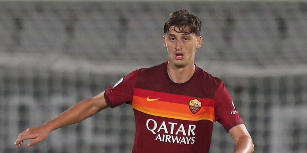 Napoli are looking for a defender to replace Kostas Manolas. However, they do not have a large budget to sign him and want somebody on loan with option.