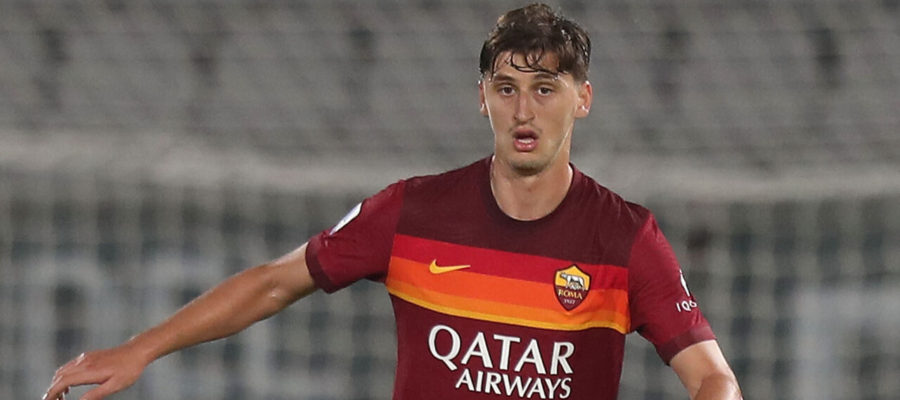 Napoli are looking for a defender to replace Kostas Manolas. However, they do not have a large budget to sign him and want somebody on loan with option.