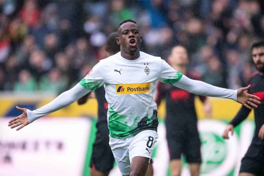 Juventus have managed to complete the last-minute signing of the Swiss international Denis Zakaria from Bourissia Mochengladbach.