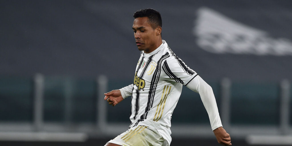 Barcelona have laid their eyes on another Juventus starter, Alex Sandro. The Blaugrana tried to sign Alvaro Morata earlier in January to no avail up until this point. The Brazilian international is said to be one of their options to bolster the left flank.
