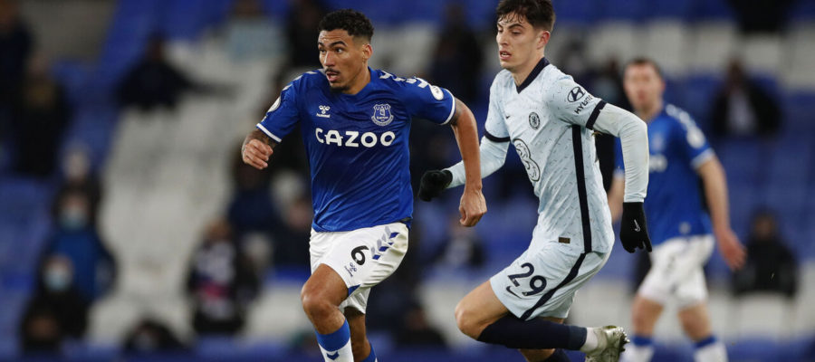 Maurizio Sarri would like some reinforcements in January, and in particular asked for two midfielders he already coached, Matias Vecino and Allan.