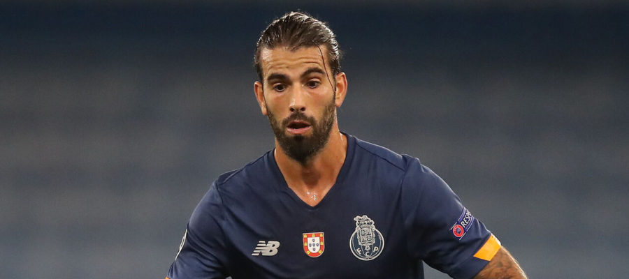 Roma have opened talks with Porto to sign Sergio Oliveira on loan. The Giallorossi have been searching for a midfielder since last summer, and he was already among the options.