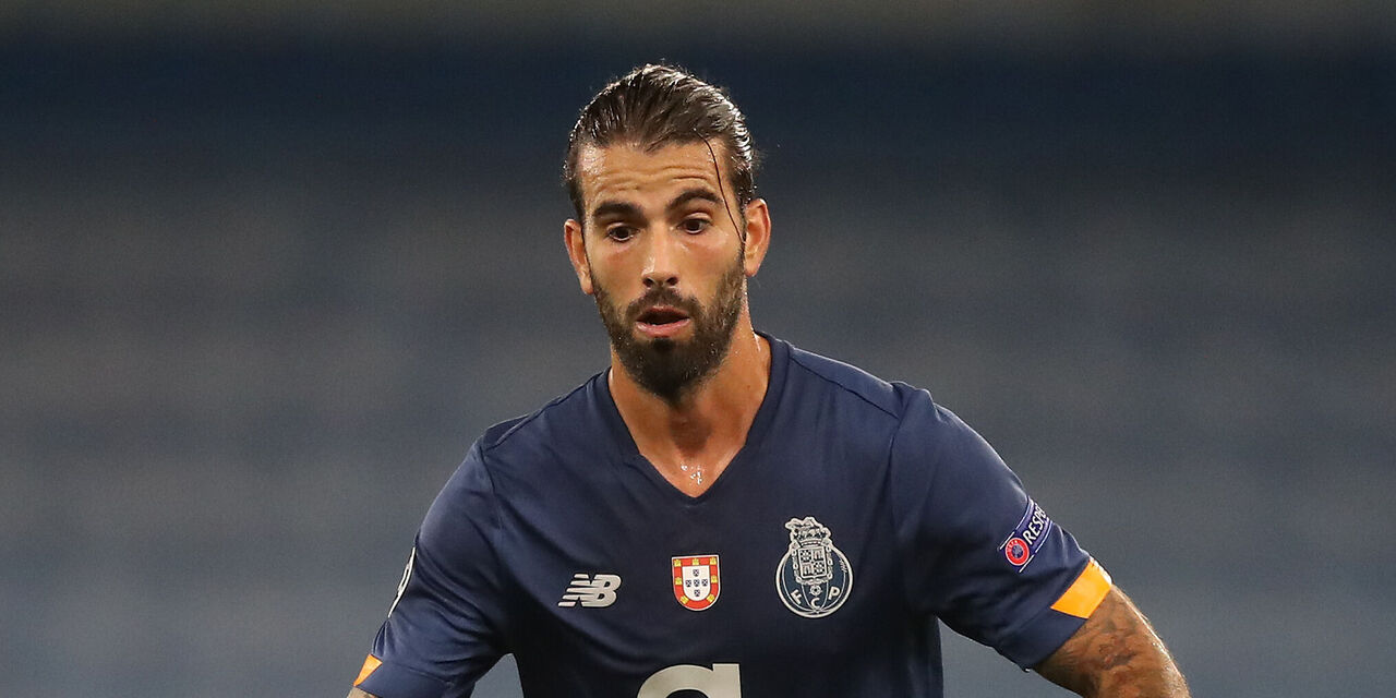 Roma have opened talks with Porto to sign Sergio Oliveira on loan. The Giallorossi have been searching for a midfielder since last summer, and he was already among the options.