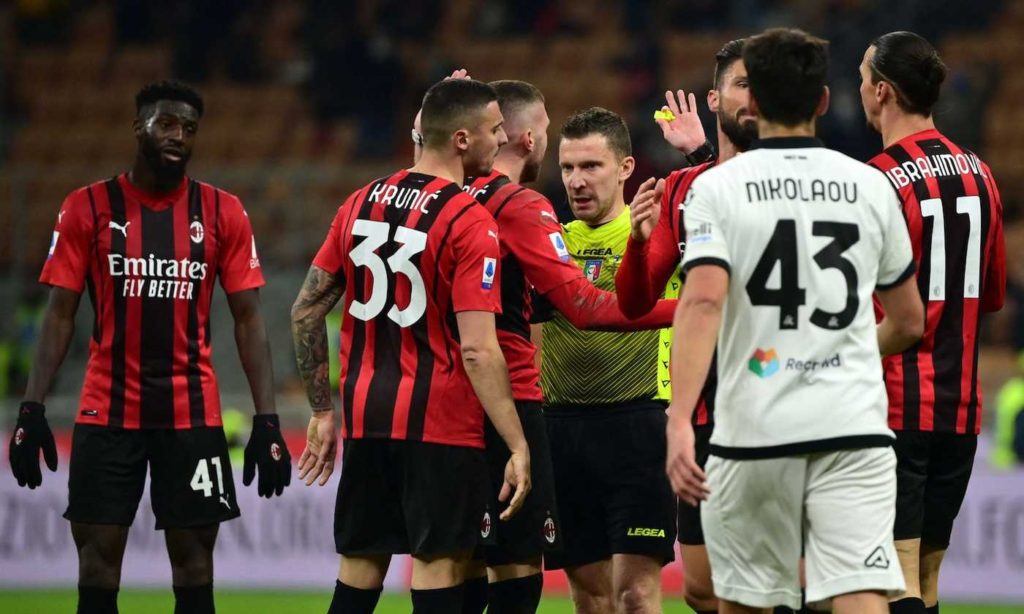 Milan were on the wrong end of a referee’s mistake in the loss to Spezia. At the 92nd minute, official Marco Serra blew the whistle too early on a foul.