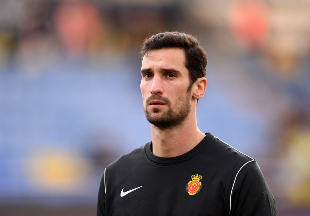 Lazio are in the hunt for a new starting goalkeeper and appear to have zeroed in on Sergio Rico. Thomas Strakosha and Pepe Reina have set to leave.