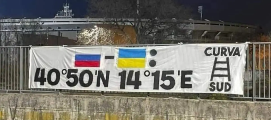 The Curva Sud Hellas Verona, the most extreme wing of the Verona supporters, displayed a shameful banner against Napoli ahead of the game