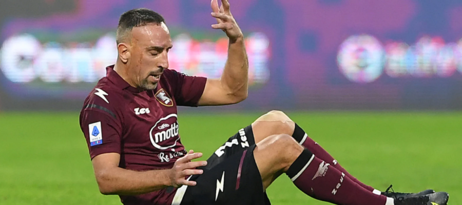 Franck Ribéry was involved in a car accident in the night between Sunday and Monday. The Salernitana player luckily only suffered a light head trauma but will not be available to play against Inter tomorrow