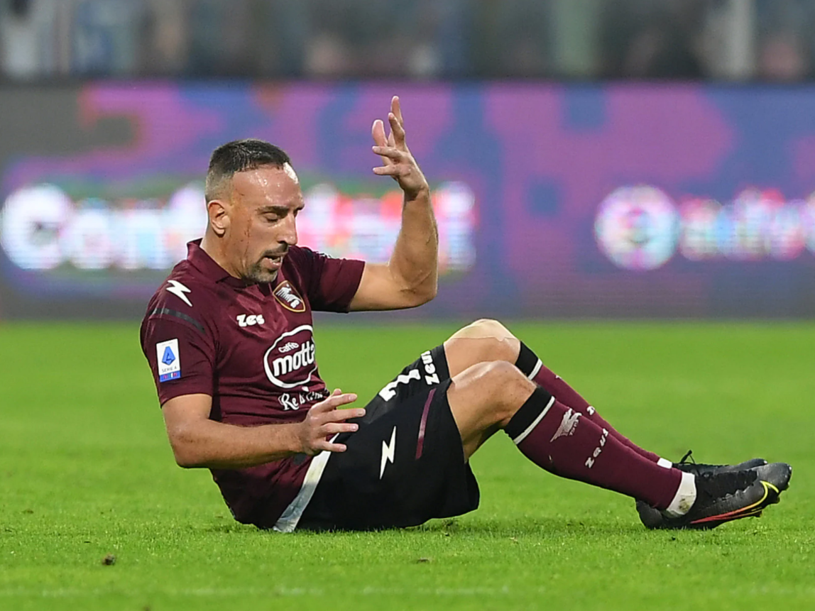 Franck Ribéry was involved in a car accident in the night between Sunday and Monday. The Salernitana player luckily only suffered a light head trauma but will not be available to play against Inter tomorrow