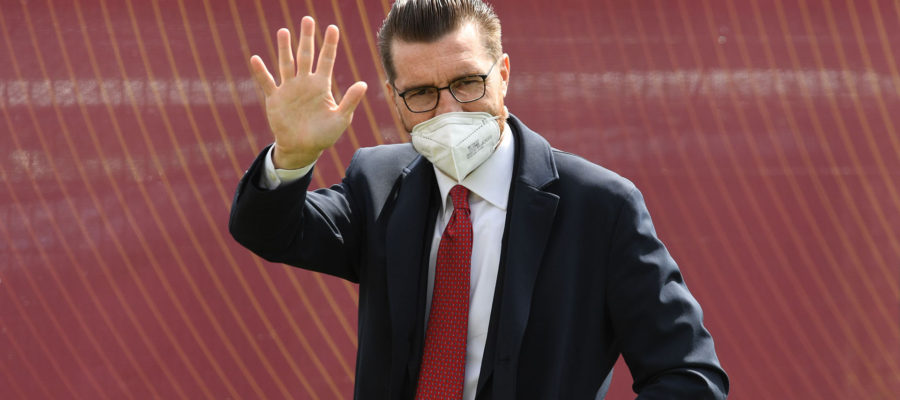 Morgan De Sanctis officially left Roma Tuesday and might wind up at Milan next. The former goalkeeper had been with the Giallorossi for eight years.