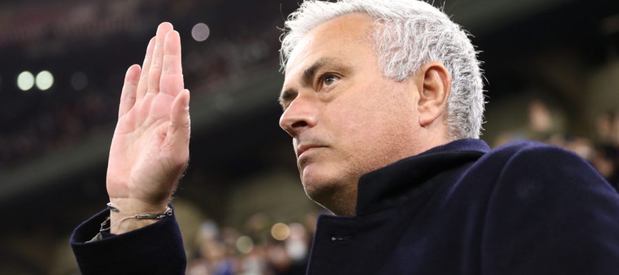 José Mourinho discussed the upcoming clash between Inter and Roma, re-examined portions of his career, and weighed in on Francesco Totti possibly returning.