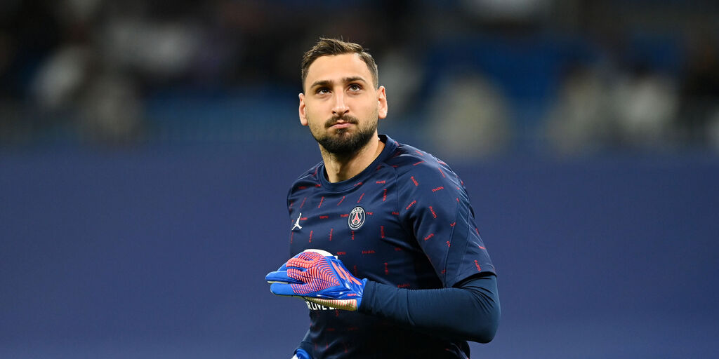 Keylor Navas shook off a groin injury and resumed alternating with Gianluigi Donnarumma between the sticks at PSG, voicing his frustration.