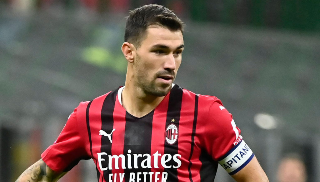 Lazio moved up the meeting with the entourage of Alessio Romagnoli, which already took place, but they were unable to seal the deal.
