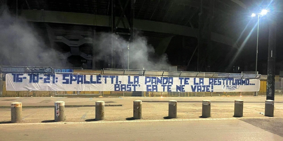 Some Napoli supporters are trying to run Luciano Spalletti out of town and hung a banner outside the stadium referring to his stole car.