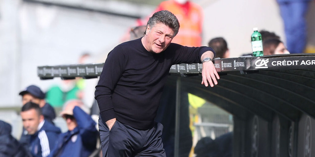 Cagliari have officially sacked Walter Mazzarri and promoted Primavera coach Alessandro Agostini. The Sardinians pulled the same move as Venezia.