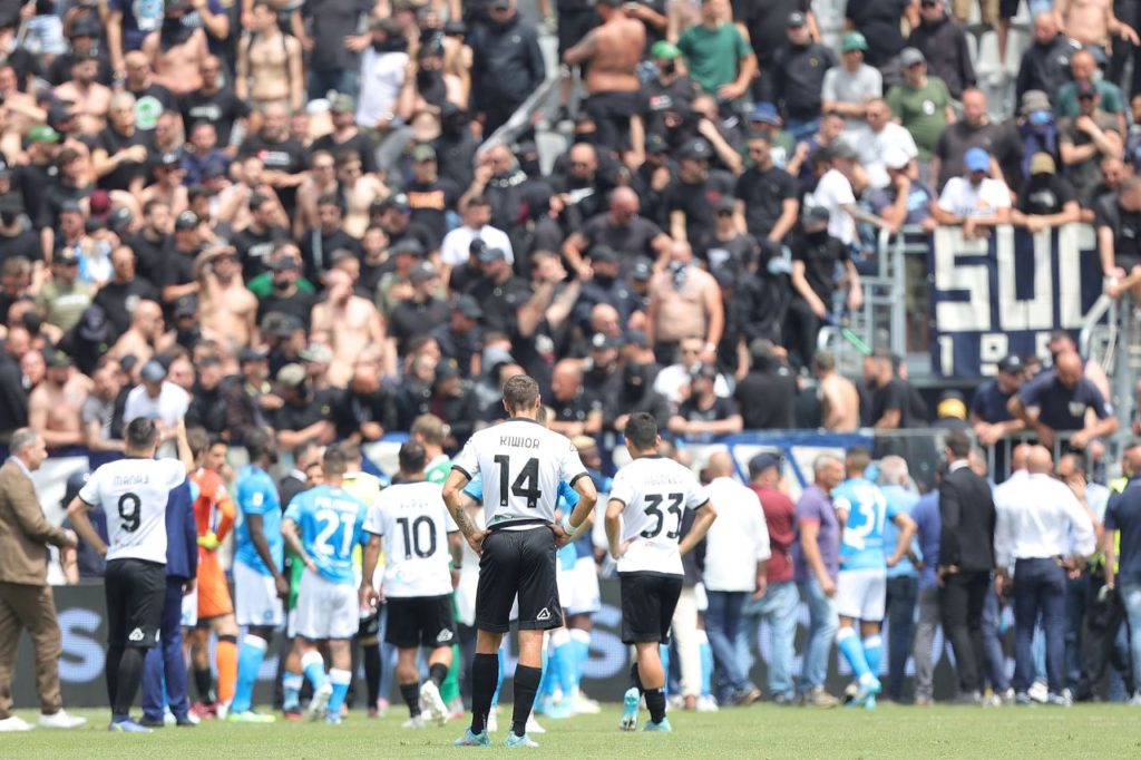 After the unfortunate events of last season's finale, Spezia targeted Napoli with ugly chants again during the Bologna game.