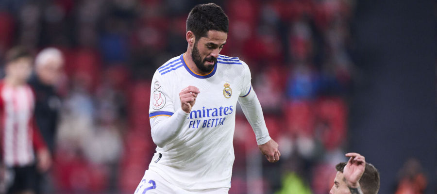 Jorge Mendes proposed Isco to Roma, which are in the hunt for midfielders. He will be available on a free transfer this summer as his contract runs out.