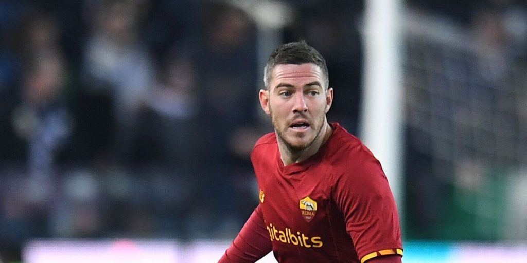 Roma have left for Israel, where they will face Tottenham, leaving a few men behind and thus fueling the chatter about some possible departures.