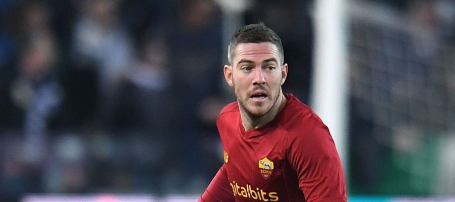 Roma have left for Israel, where they will face Tottenham, leaving a few men behind and thus fueling the chatter about some possible departures.