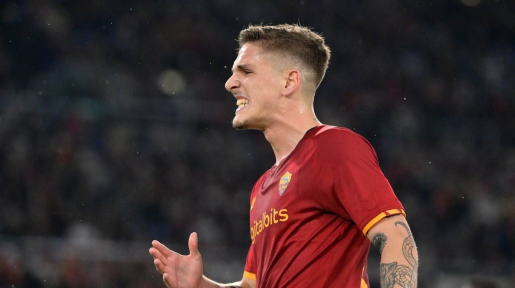 Roma prodigy Nicolo Zaniolo is currently sidelined due to a shoulder injury, but that hasn’t impeded talks regarding his contract renewal.