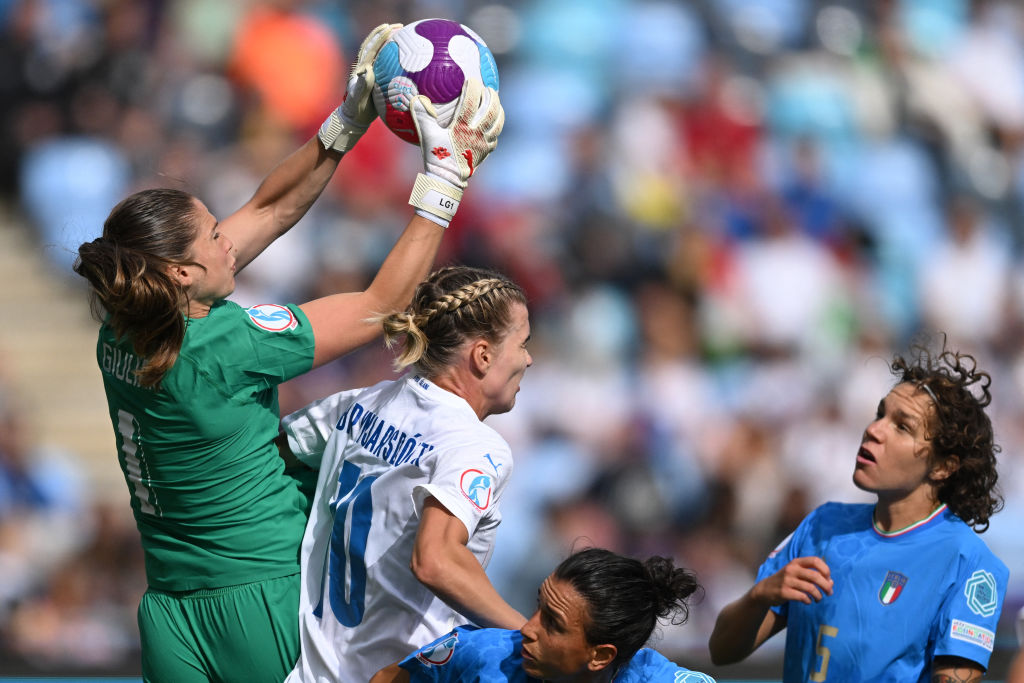 The Italy chances to make it past the group stage at Women’s Euro 2022 are still alive as the Azzurre salvaged a point to hold Iceland to a 1-1 draw