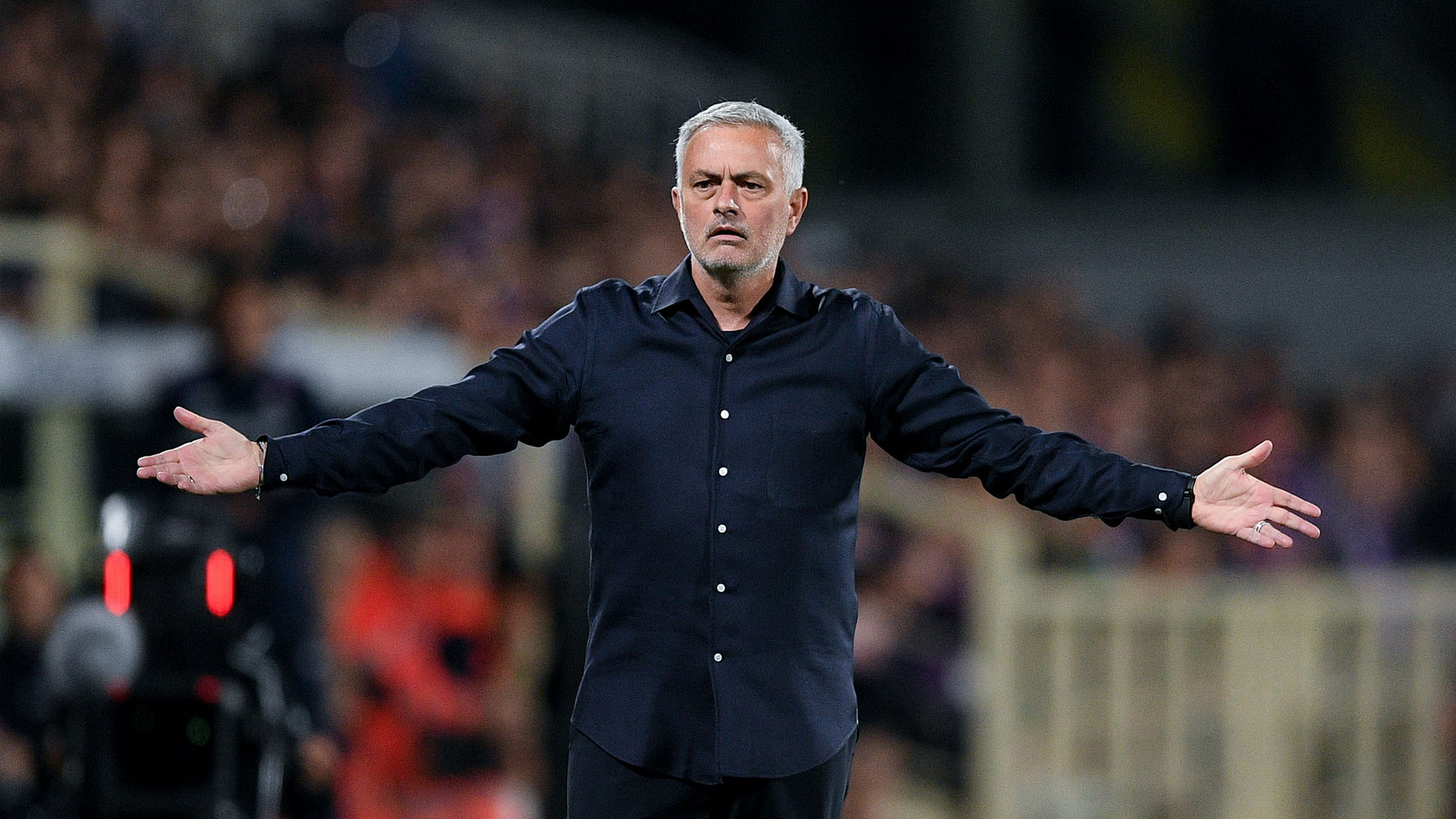 José Mourinho returned to Italy Sunday night ahead of the start of the Roma pre-season and decided not to voice his opinion on the transfer market.