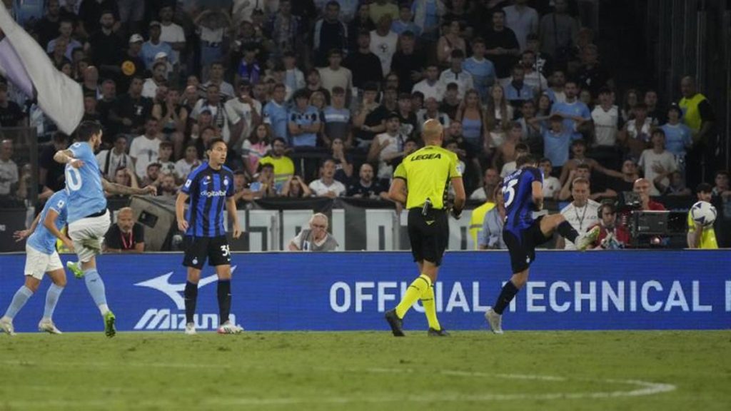 Lazio dismantled Inter 3-1 on Friday night thanks to Felipe Anderson, Luis Alberto, and Pedro's goals to temporarily move to the top of the Serie A table