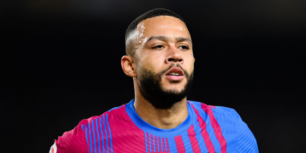 Memphis Depay stayed at Barcelona after a long courtship by Juventus, but his season isn't going well, and his camp proposed him to Roma.